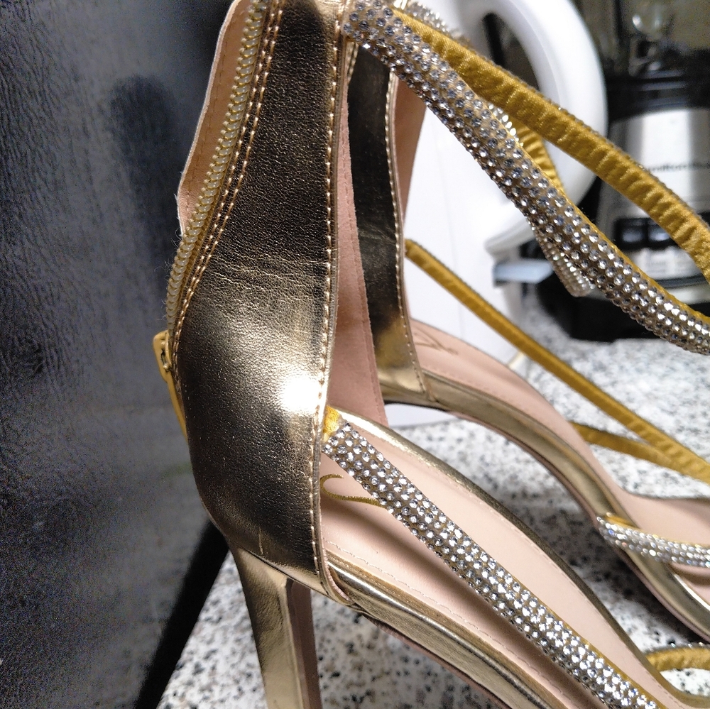 Shoes - Picture 5 of 12